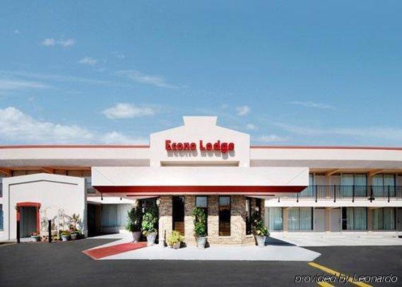 Econo Lodge Wall Exteriér fotografie