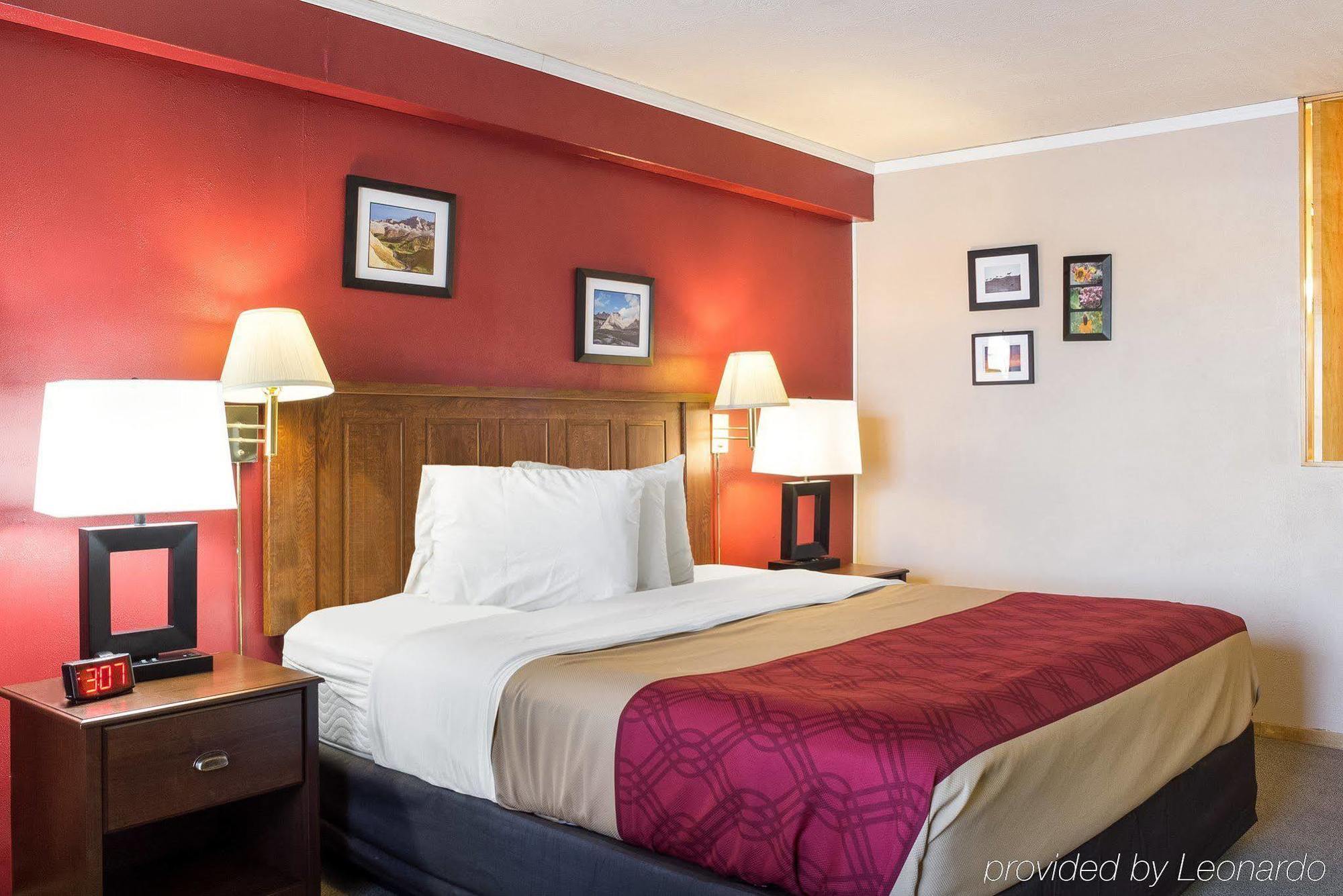 Econo Lodge Wall Exteriér fotografie